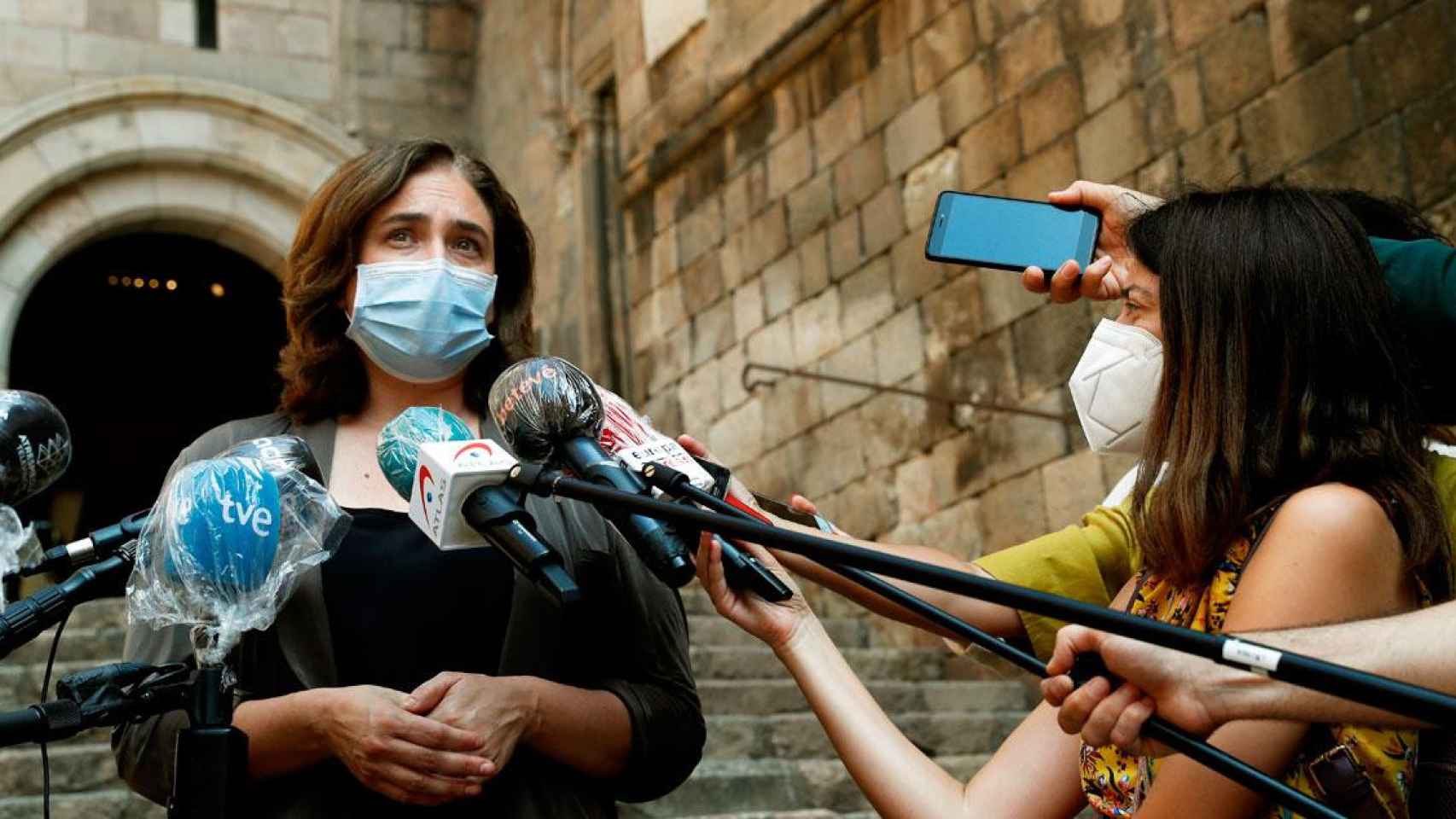 Ada Colau, alcaldesa de Barcelona, en una comparecencia pública ante los medios / EFE