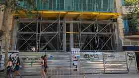 Imagen de las obras de Cel Urbà en el número 12 de la plaza Sagrada Família donde antes estaba en cine Niza / CG