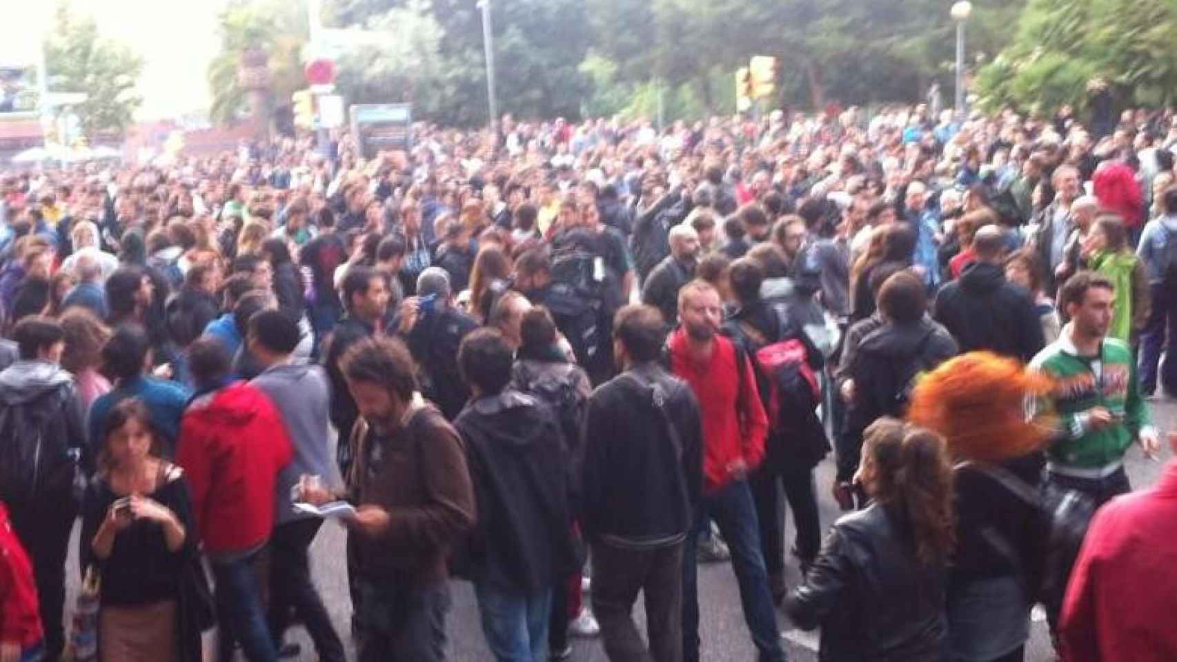 Momento de la manifestación en la Plaza de Sants de Barcelona