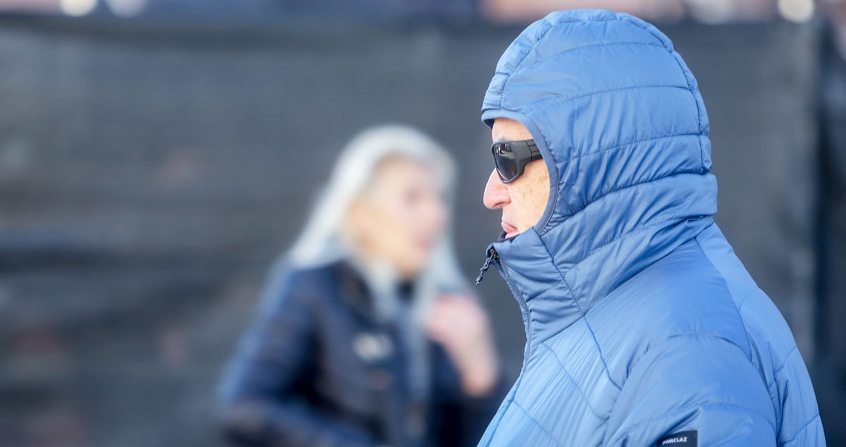 Imagen de un hombre ataviado con anorak grueso para protegerse del frío / EP