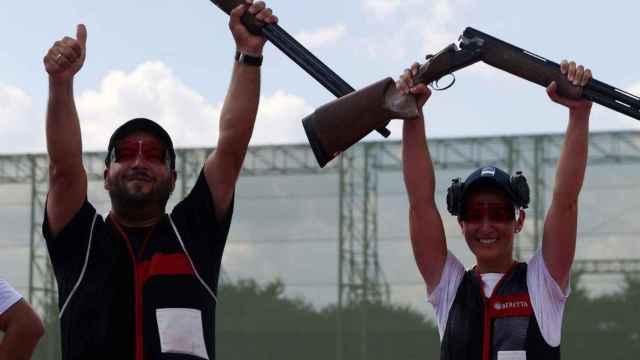 Alberto Fernández y Fátima Gálvez celebran su triunfo tras ganar la medalla de oro en los Juegos Olímpicos de Tokio 2020 / Fazry Ismail (EFE)