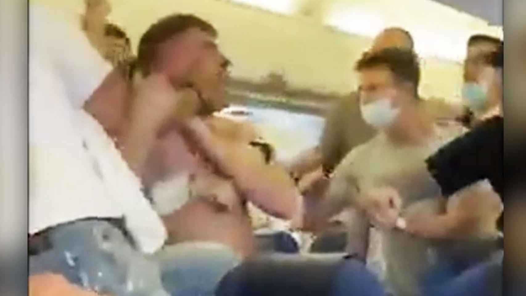 Imagen de la pelea a bordo del vuelo entre Ámsterdam e Ibiza / CG