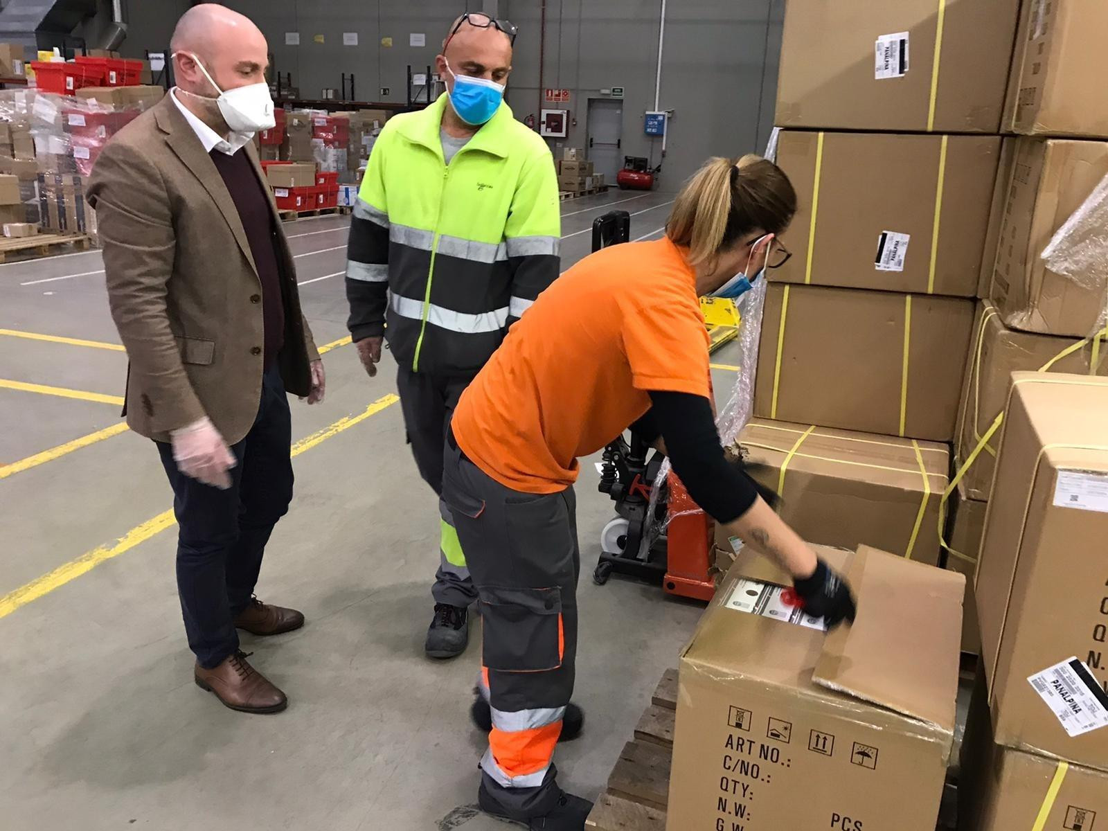 El nuevo cargamento con material sanitario que Cataluña ha recibido por parte del Gobierno / EP
