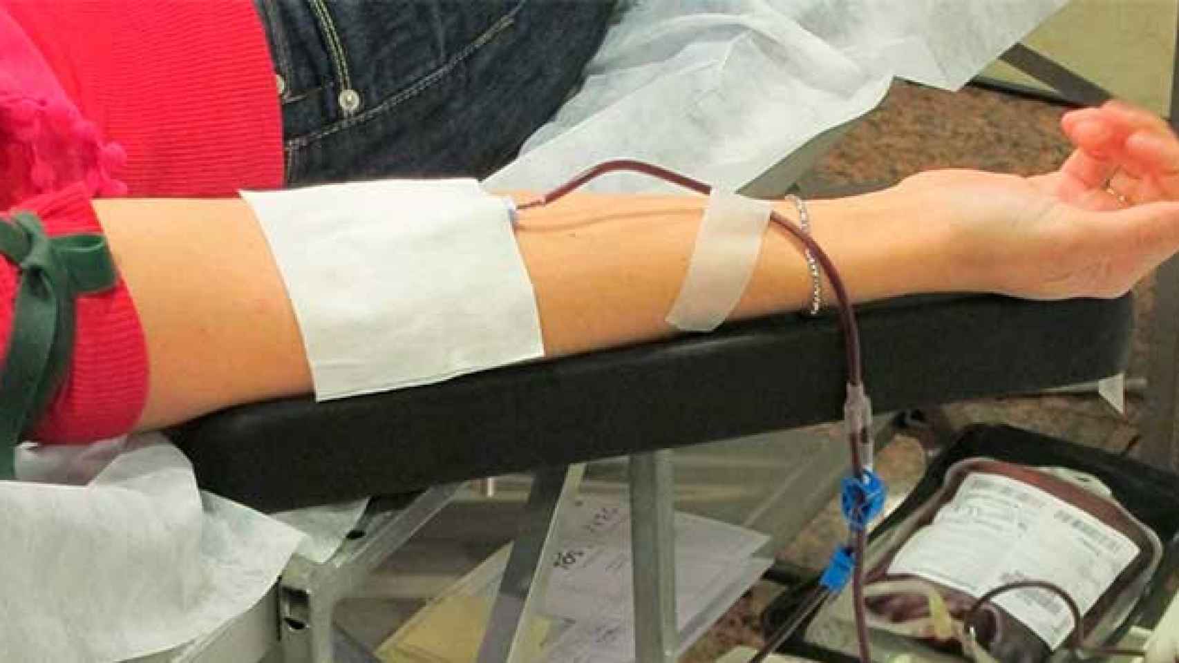 Alguien dona sangre, foto de archivo / Europa Press