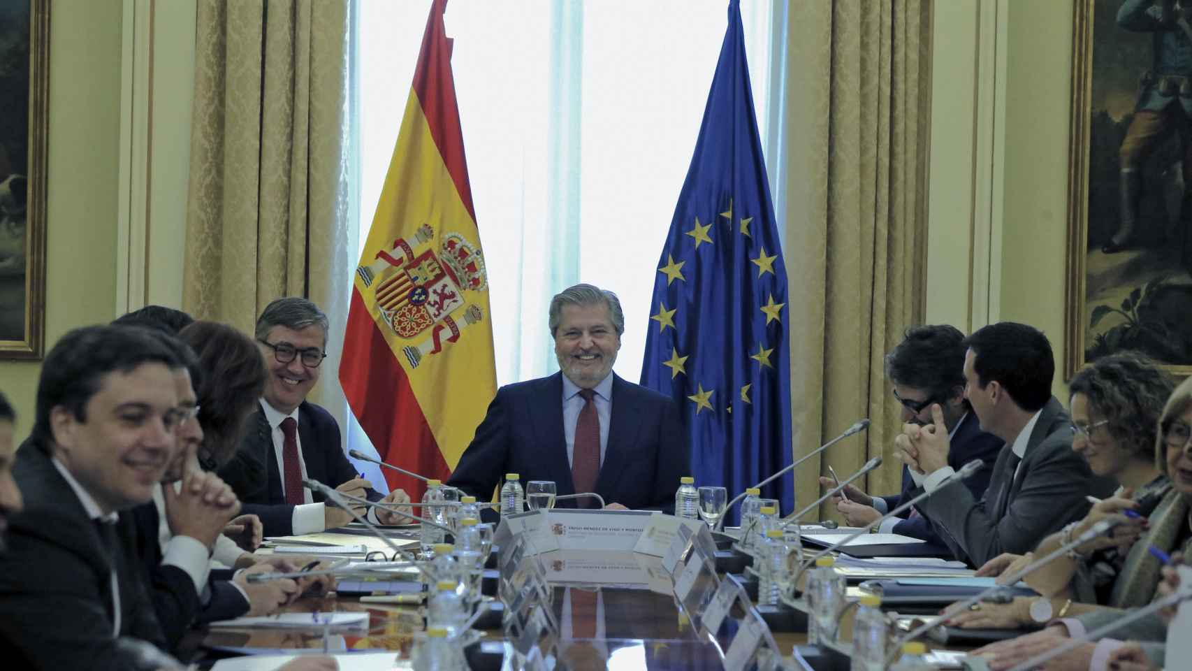 El ministro de Educación, Íñigo Méndez de Vigo, preside la reunión con los consejeros de las comunidades autónomas para posponer las reválidas / EFE