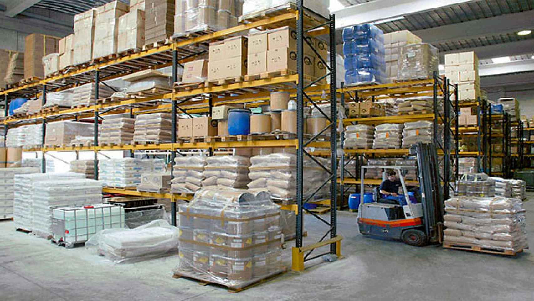 Imagen del almacén de Quality Chemicals, empresa donde se ha producido el vertido de ácido clorhídrico.