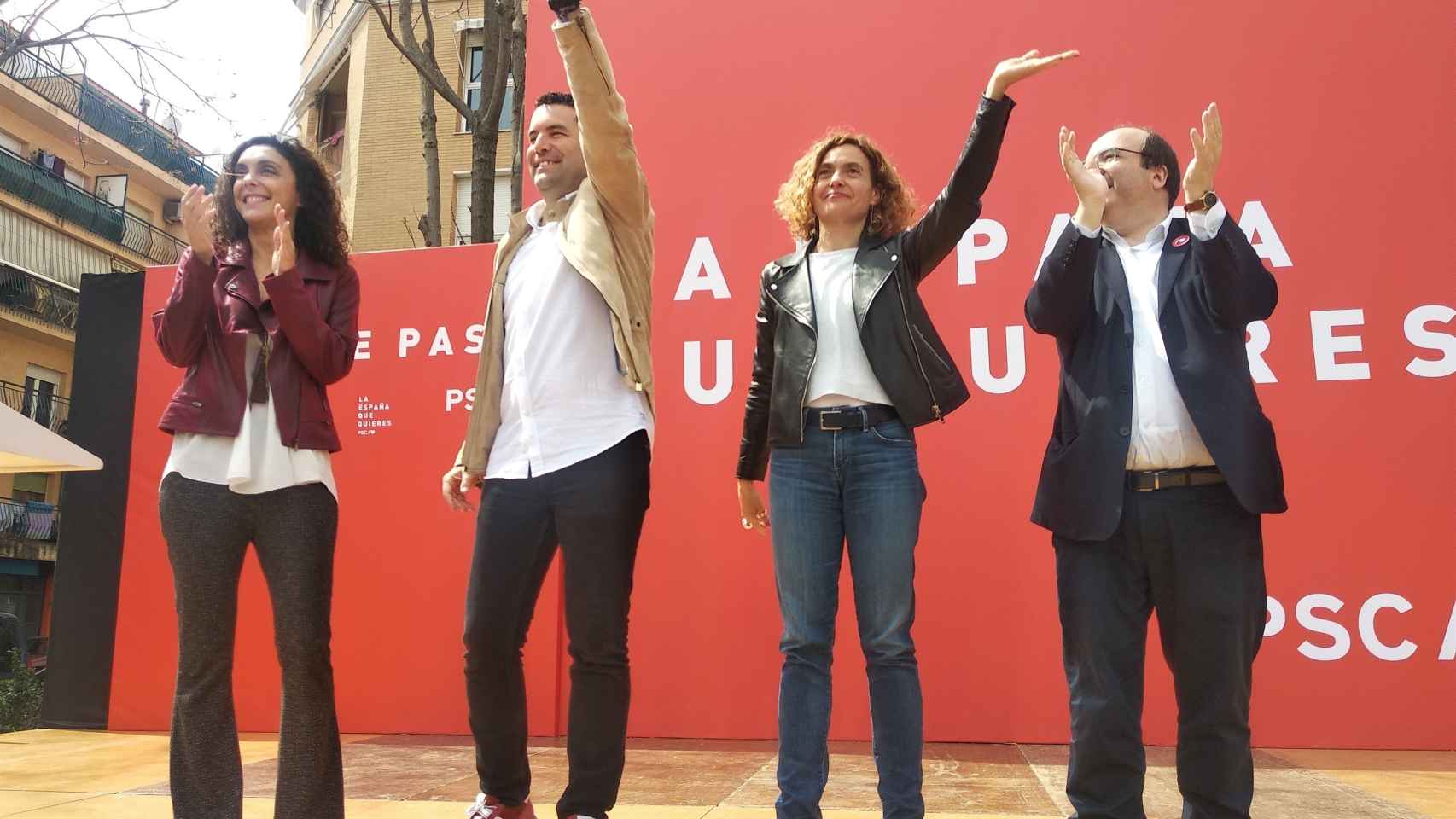 Alícia Rodríguez, Xavier Amor, Meritxell Batet y Miquel Iceta (PSC) en un acto de campaña en Pineda de Mar