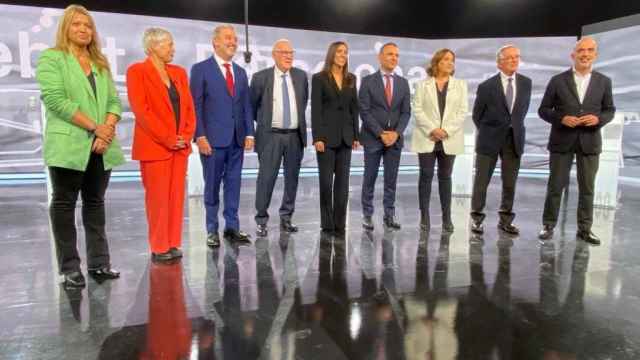Los alcaldables de Barcelona Eva Parera (Valents), Anna Grau (Cs), Jaume Collboni (PSC), Ernest Maragall (ERC), Ada Colau (BComú), Xavier Trias (Junts), y Daniel Sirera (PP), en el debate electoral de Betevé.
