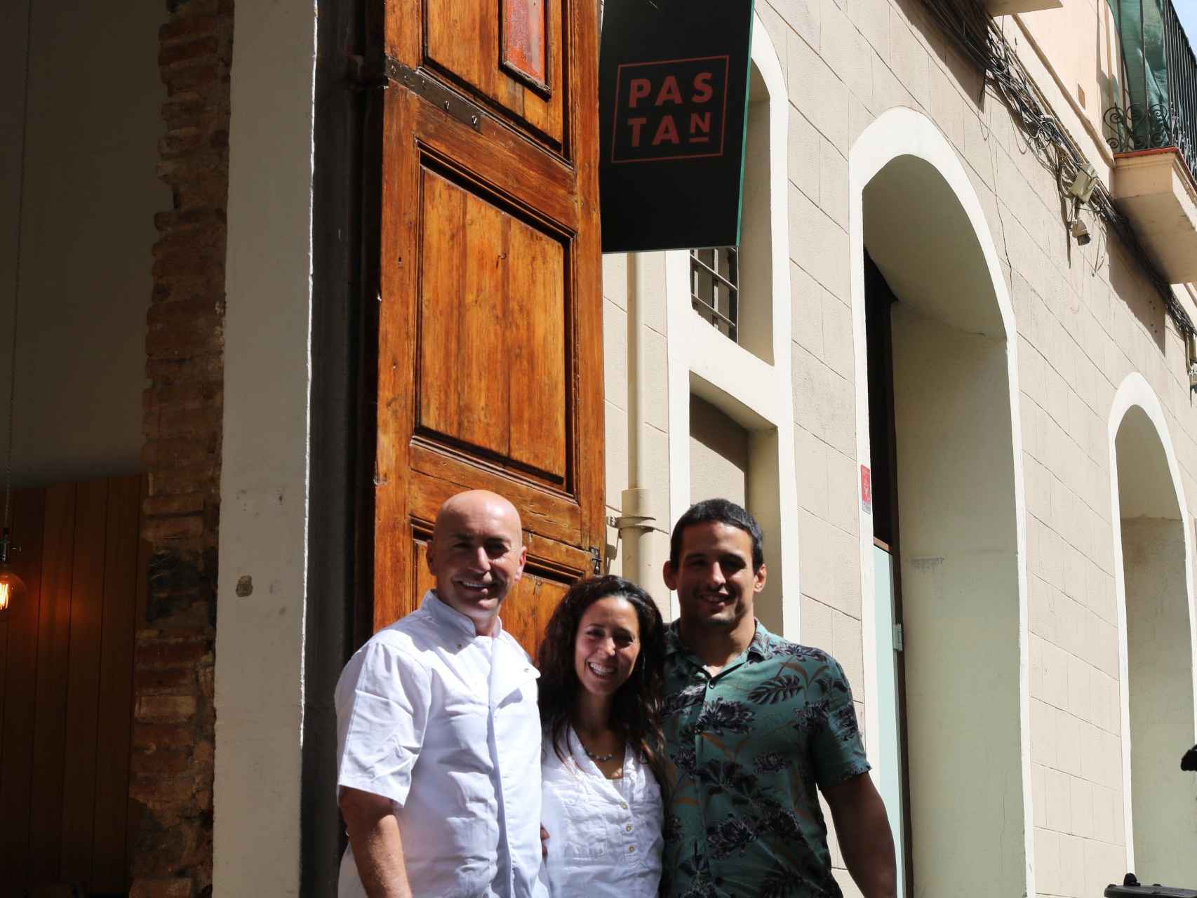 Jérôme Ibánez, Carola Castellani y Juan Pablo Socino en el restaurante Pastan de Gràcia