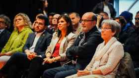 El presidente de la Generalitat, Pere Aragonès, junto a la portavoz de ERC, Marta Vilalta, en el acto de ERC en Vic