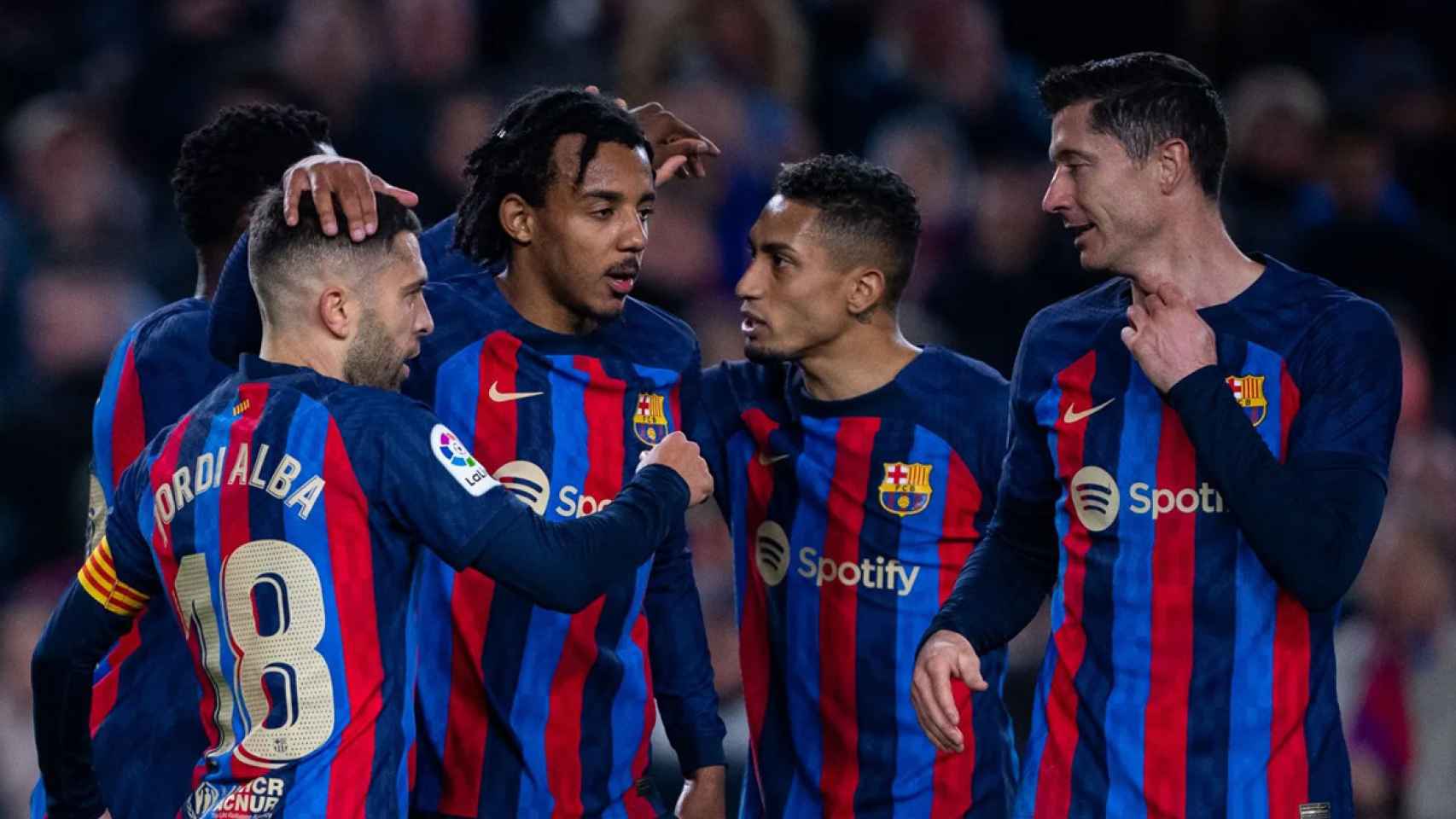 Los jugadores del Barça de Xavi festejan un gol anotado en la Liga / FCB