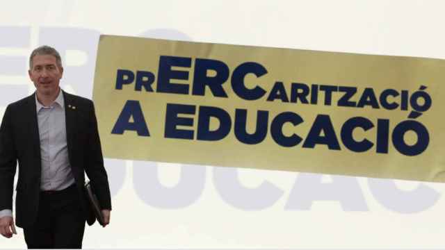 El consejero de Educación, Josep Gonzàlez-Cambray, y un cartel de UGT contra su gestión