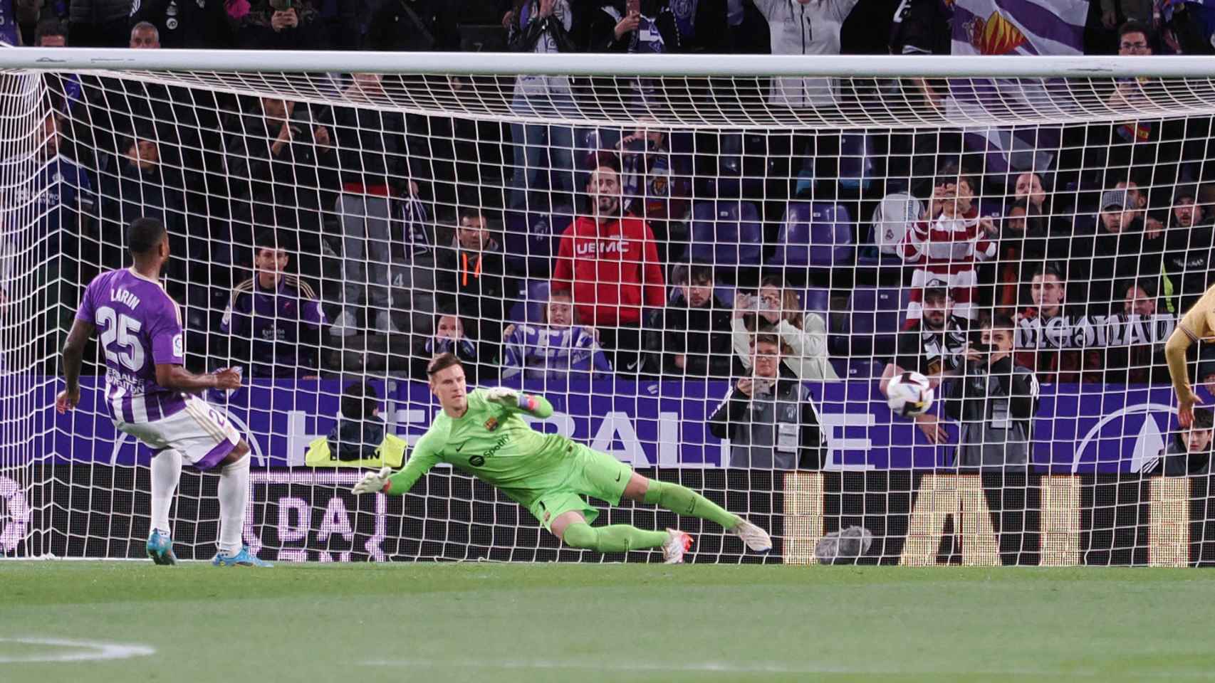 Ter Stegen encaja un gol de penalti contra el Valladolid
