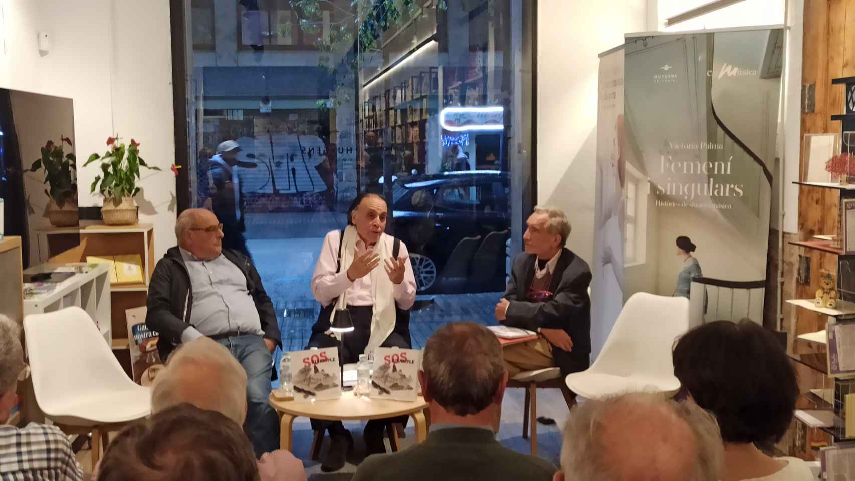Jaume Reixach, Jacinto Soler Padró y Amador Ferrer durante la presentación del libro 'S.O.S Eixample'