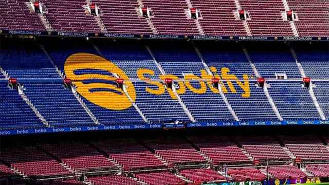 El logo de Spotify en la grada del Camp Nou