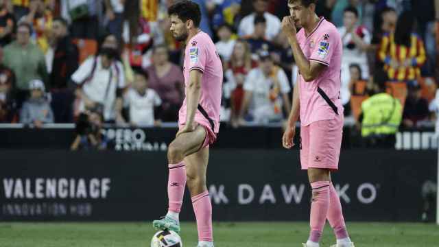 Los jugadores del Espanyol, lamentando el descenso a Segunda División / EFE