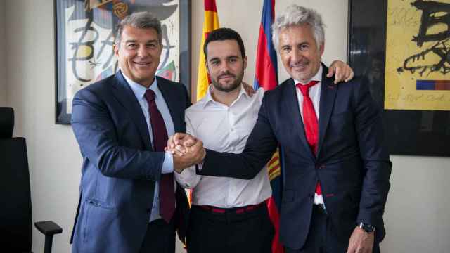 Joan Laporta, Jonatan Giráldez y Xavier Puig, en la renovación del contrato del entrenador / FCB