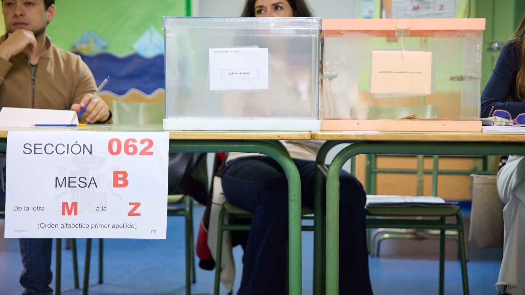 Urnas en un colegio electoral al inicio de la jornada del 28M / EP