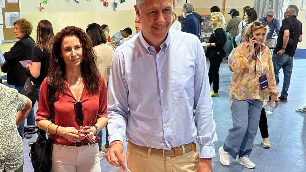 Xavier García Albiol votando en Badalona.