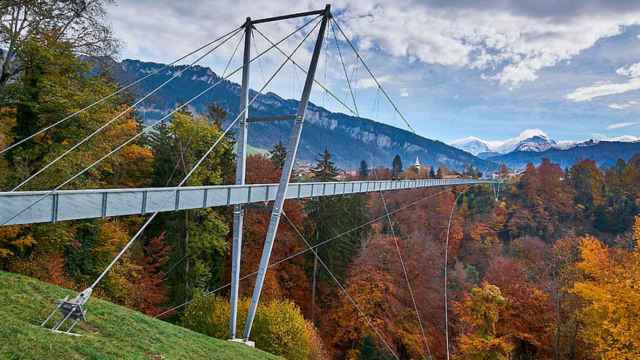 Un puente colgante en una imagen de archivo