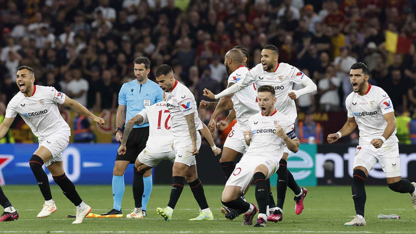 La euforia del Sevilla al ganar la Europa League contra la Roma de Mourinho / EFE
