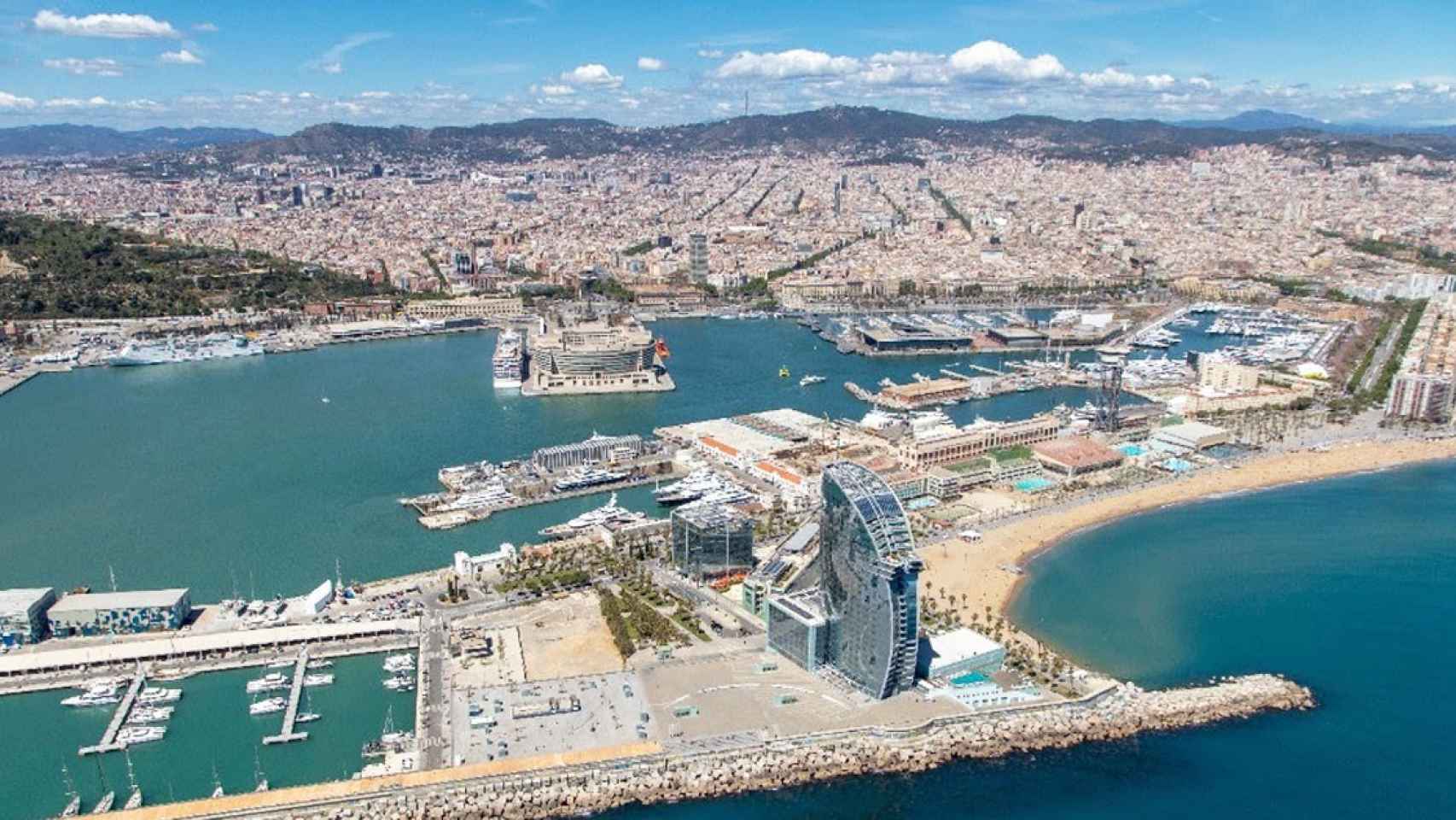 Imagen aérea del Puerto de Barcelona, donde se celebrará la Copa América