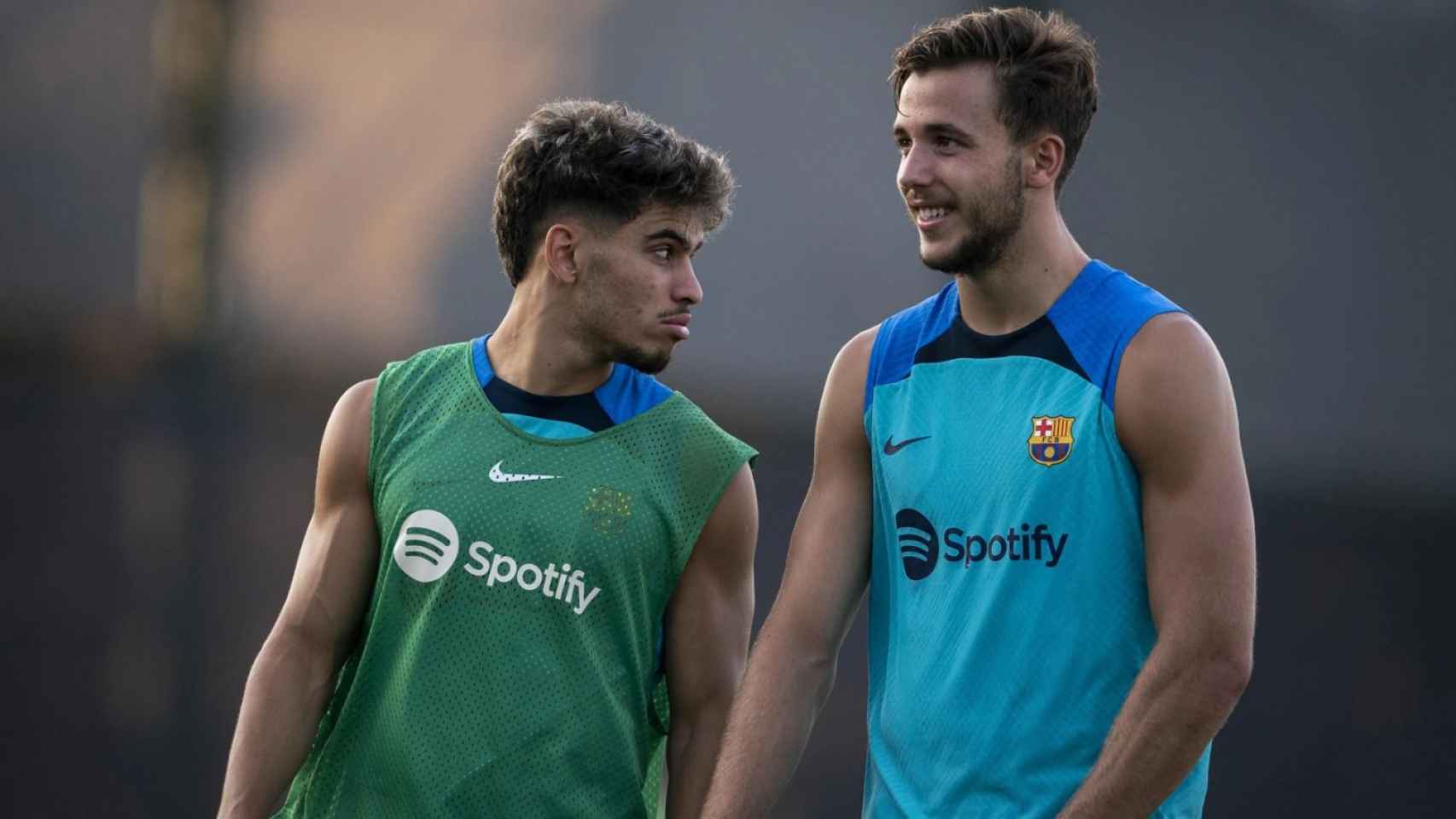 Nico junto a Abde, en un entrenamiento del Barça