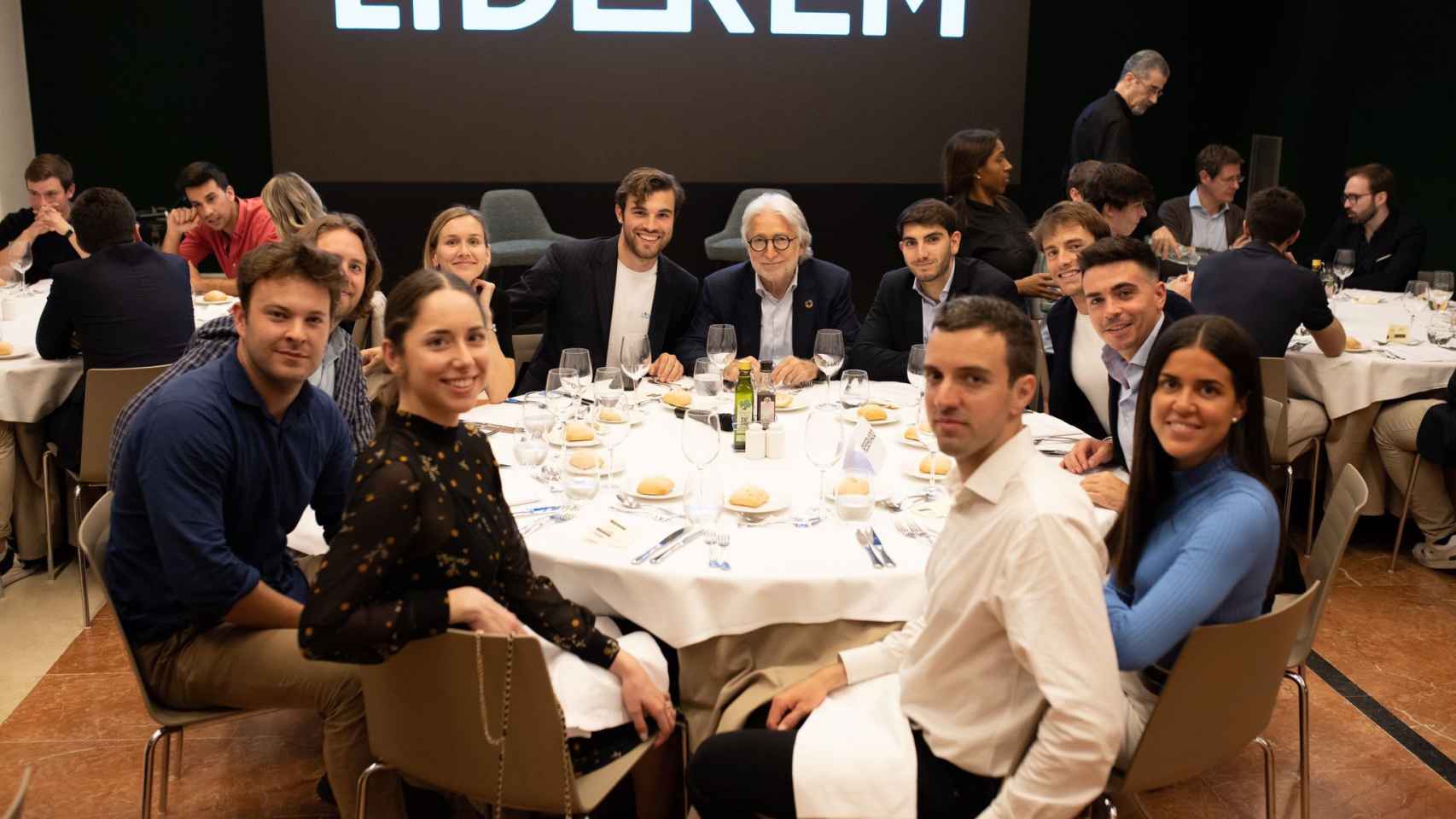 Encuentro de los jóvenes de Liderem con Josep Sánchez Llibre, presidente de Foment / CEDIDA