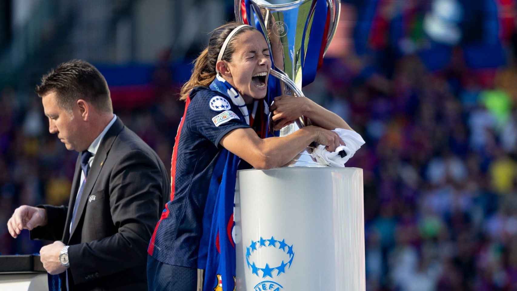 Aitana Bonmatí se abraza a la Champions League femenina como líder del Barça de Giráldez