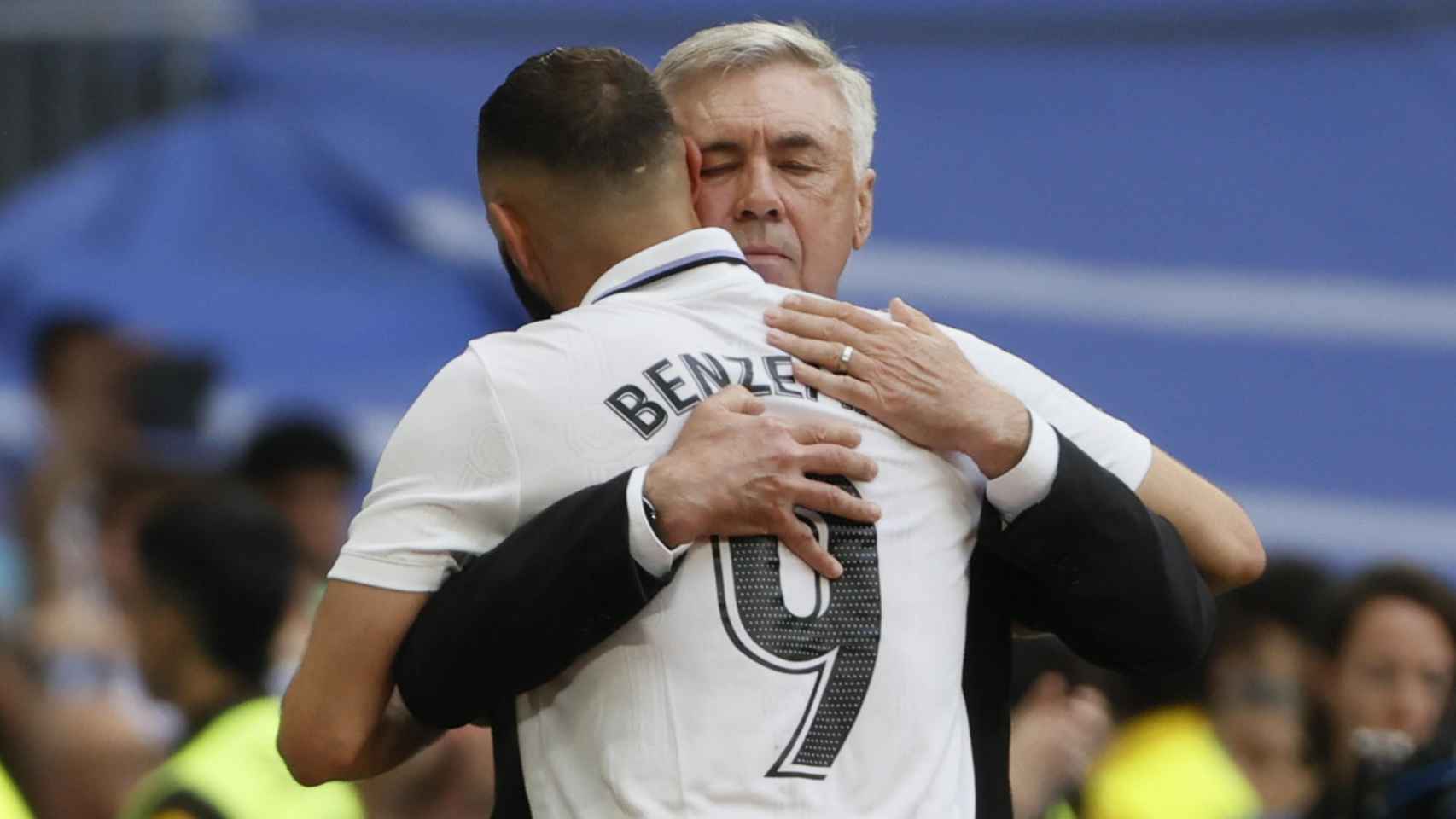 Benzema se funde en un abrazo con Carlo Ancelotti