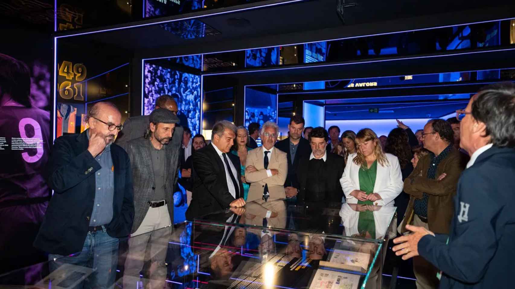 Laporta presenta a los invitados el museo provisional del Barça / FCB