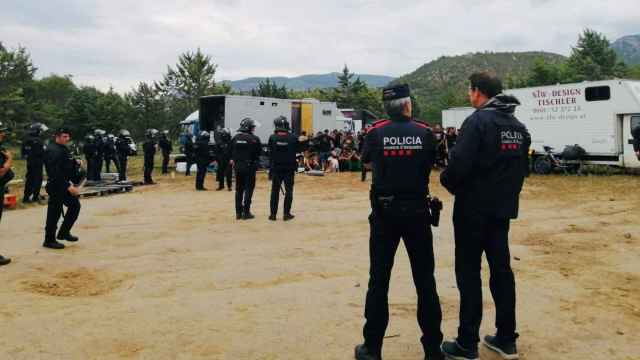 Los Mossos d'Esquadra desalojan una fiesta ilegal en Ivars de Noguera (Lleida)