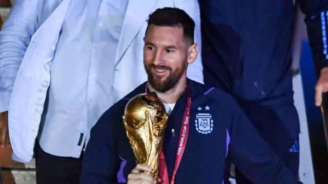 Messi, de regreso a Argentina, con la Copa del Mundo en la mano / EFE