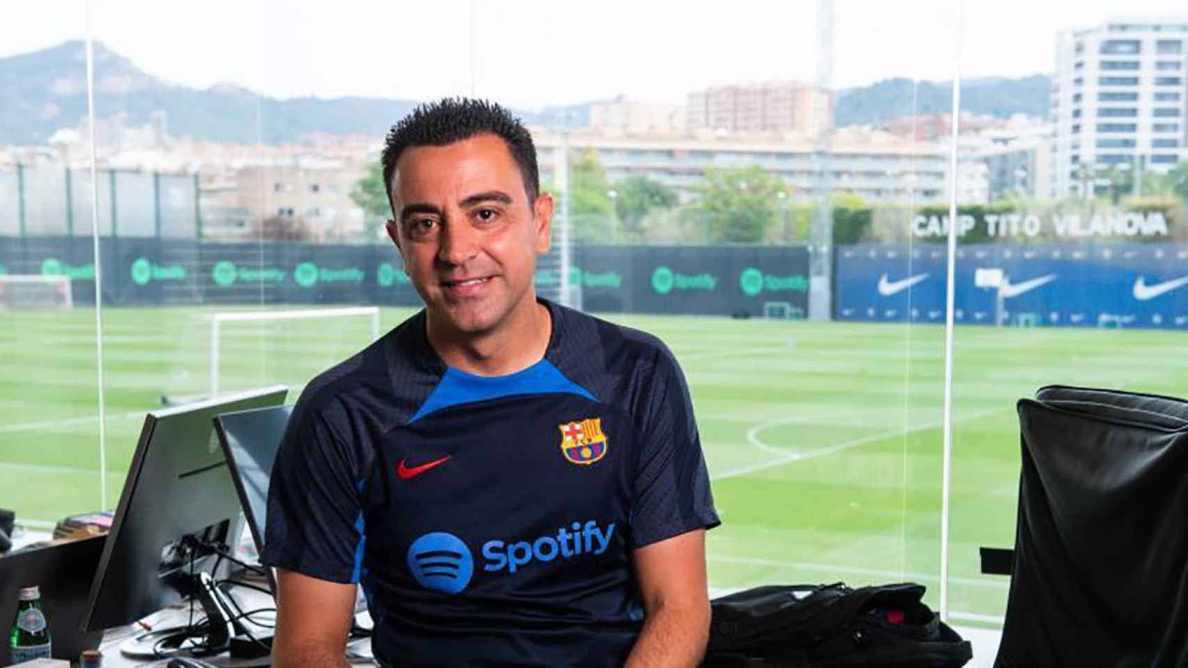 Xavi Hernández, posando sonriente desde la Ciutat Esportiva / REDES