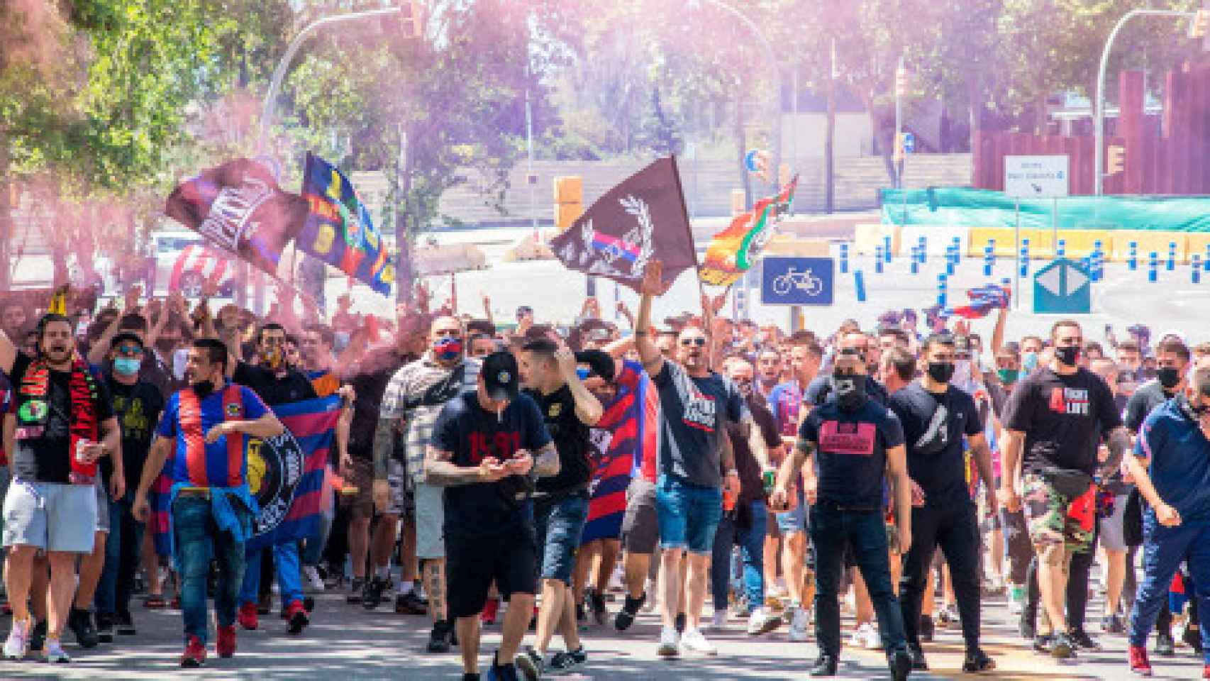 Marcha de los Boixos Nois junto al Camp Nou: de aquí nacieron los Casuals / CG