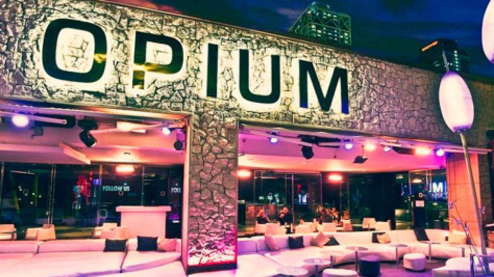 La discoteca Opium de Barcelona: los Casuals la extorsionarion y apuñalaron a un portero / CG