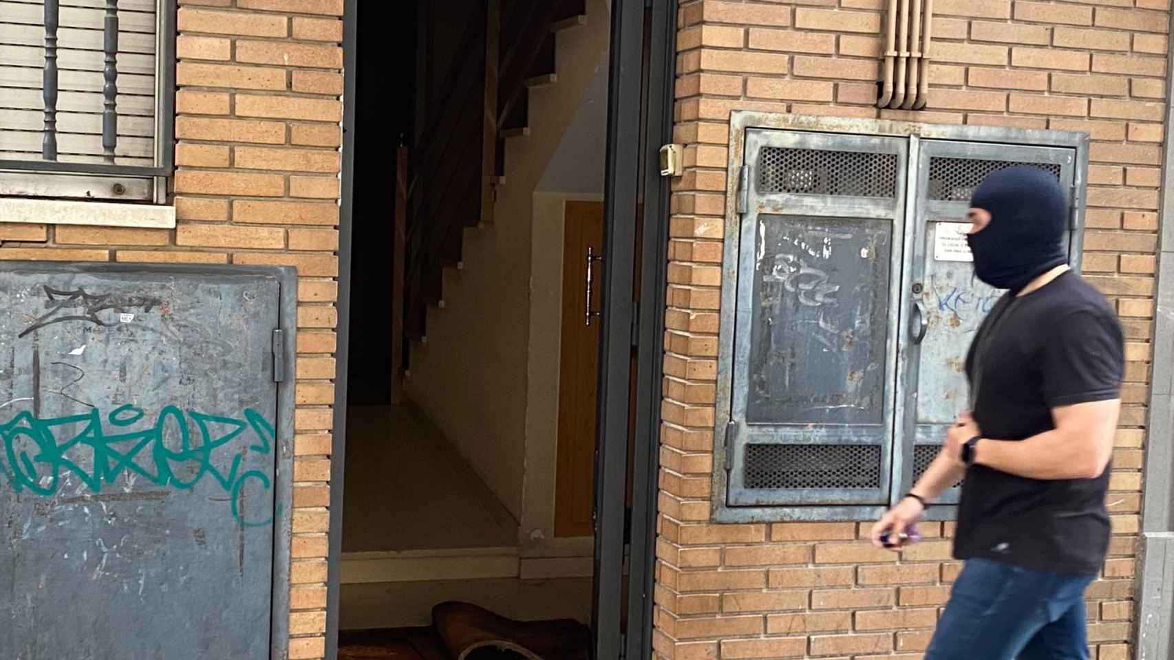 Los Mossos registran la casa de Ricardo Mateo, líder de Casuals, en L'Hospitalet de Llobregat