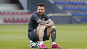 Leo Messi, durante su etapa con el Barça, descansando de un entrenamiento / FCB