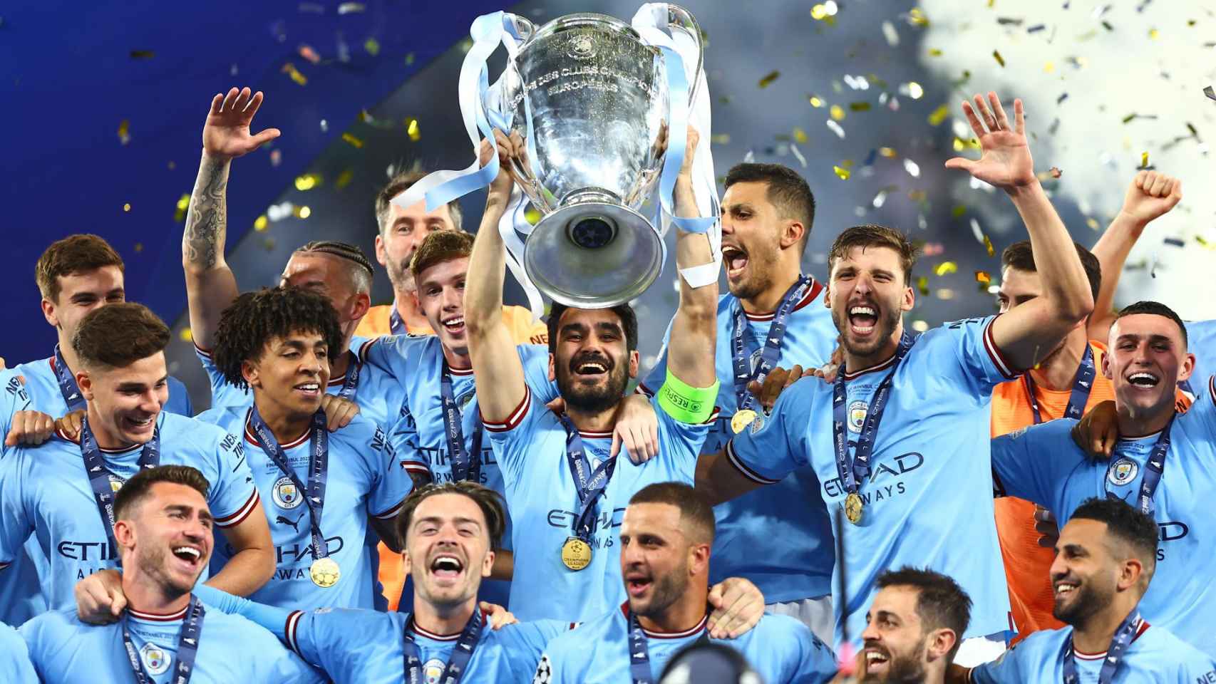 Los jugadores del Manchester City celebran la conquista de la Champions
