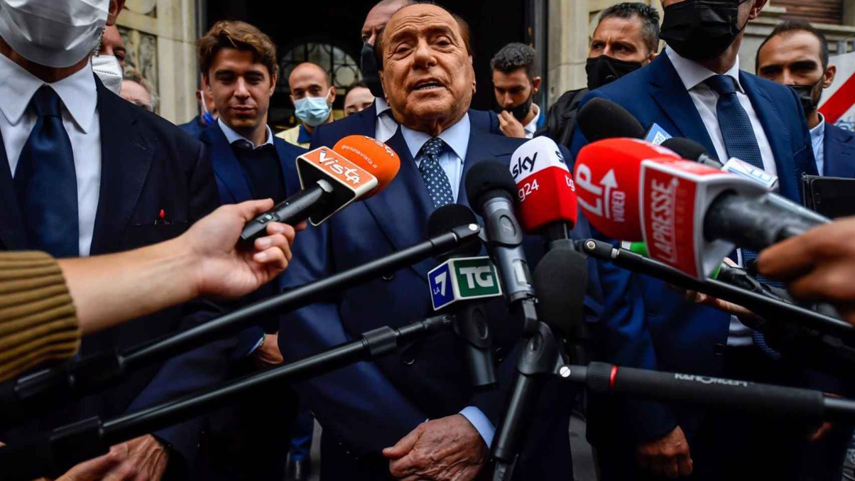 Silvio Berlusconi ante la prensa