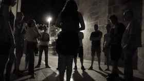 Varias personas en una ruta sobre fantasmas en Mérida