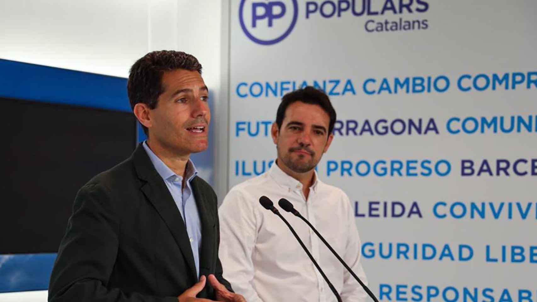Ignacio Martín Blanco (i) y Manu Reyes (d) en la sede del PP