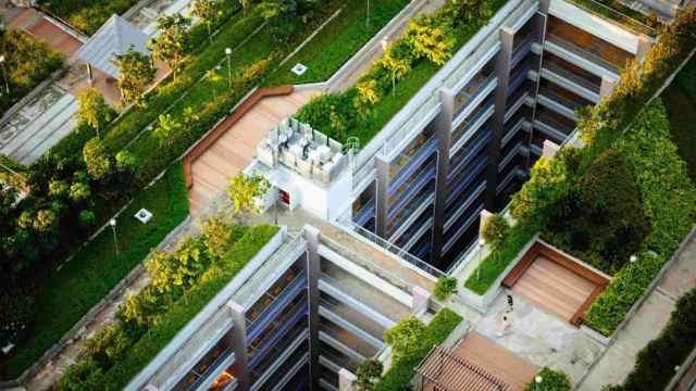 Vista de los tejados verdes de una urbanización