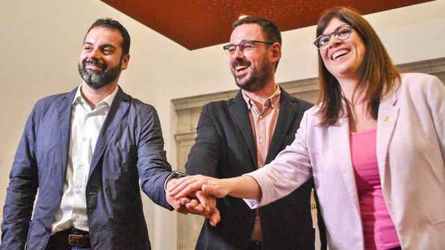 Quim Ayats (i), Lluc Salellas (C) y Gemma Geis (d) acuerdan impedir que el PSC gobierne en Girona