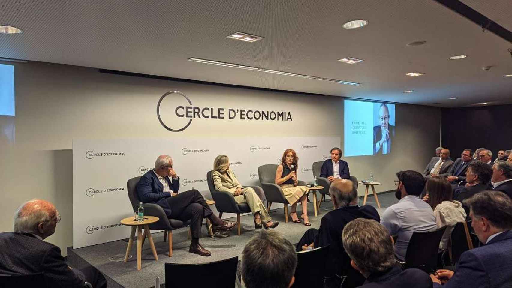 Gloria Lomana toma la palabra en el acto de homenaje a Josep Piqué en el Círculo de Economía