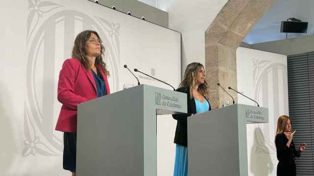 La 'consellera' de Presidencia, Laura Vilagrà, y la portavoz del Govern, Patrícia Plaja, en rueda de prensa posterior al Consell Executiu