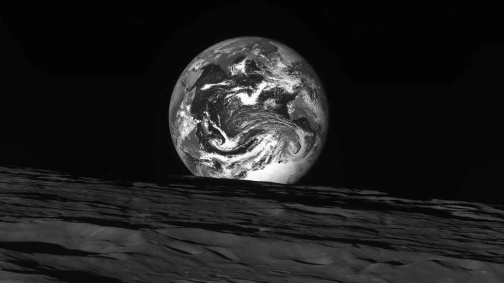 La Tierra captada por la sonda lunar Danuri