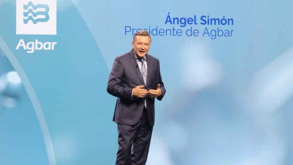 El presidente de Agbar, Ángel Simón, durante la junta general de grupos de interés
