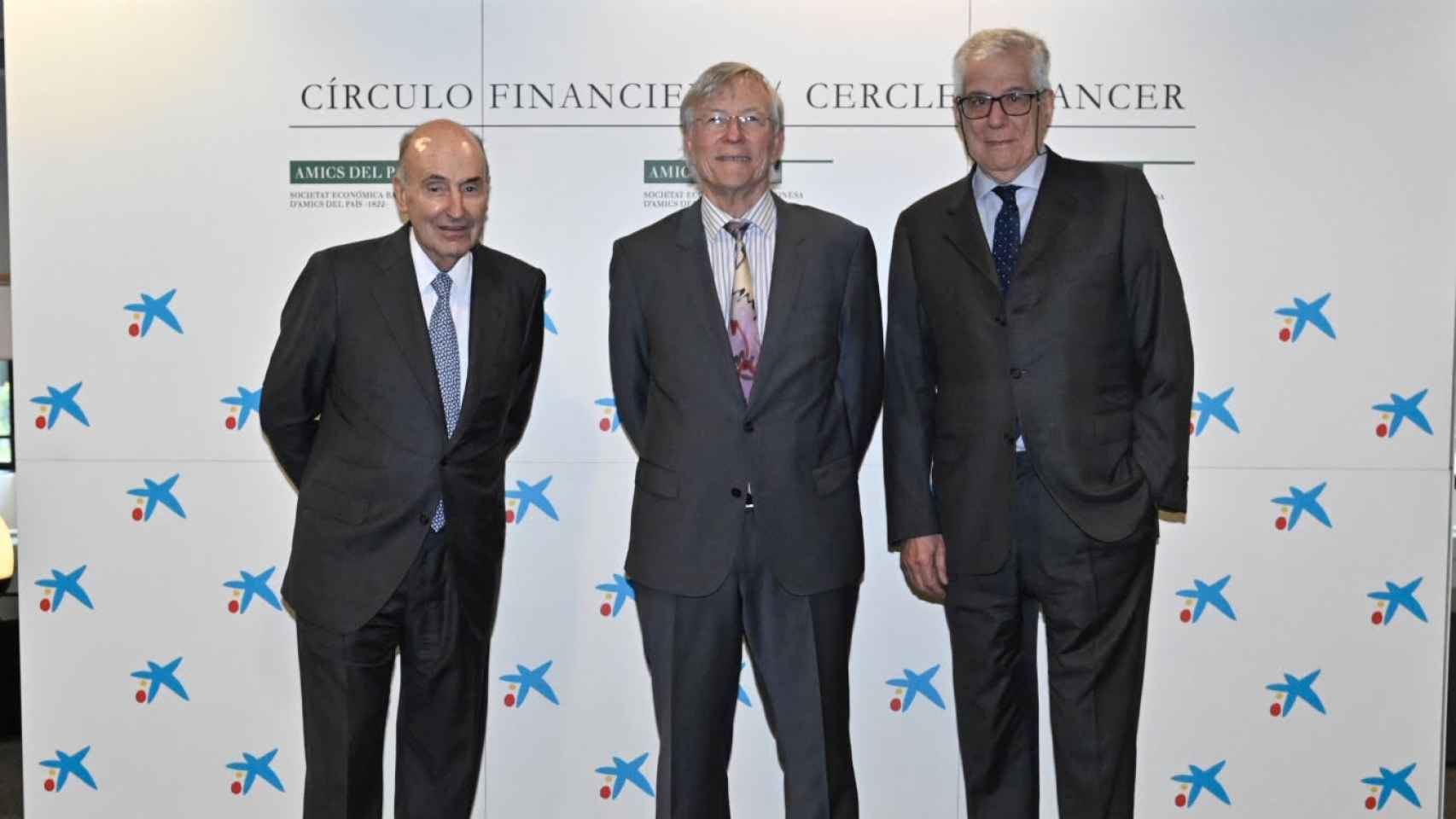 Rolf Tarrach junto a Miquel Roca, presidente de la SEBAP y Juan José López Burniol,  vicepresidente de la Fundació La Caixa