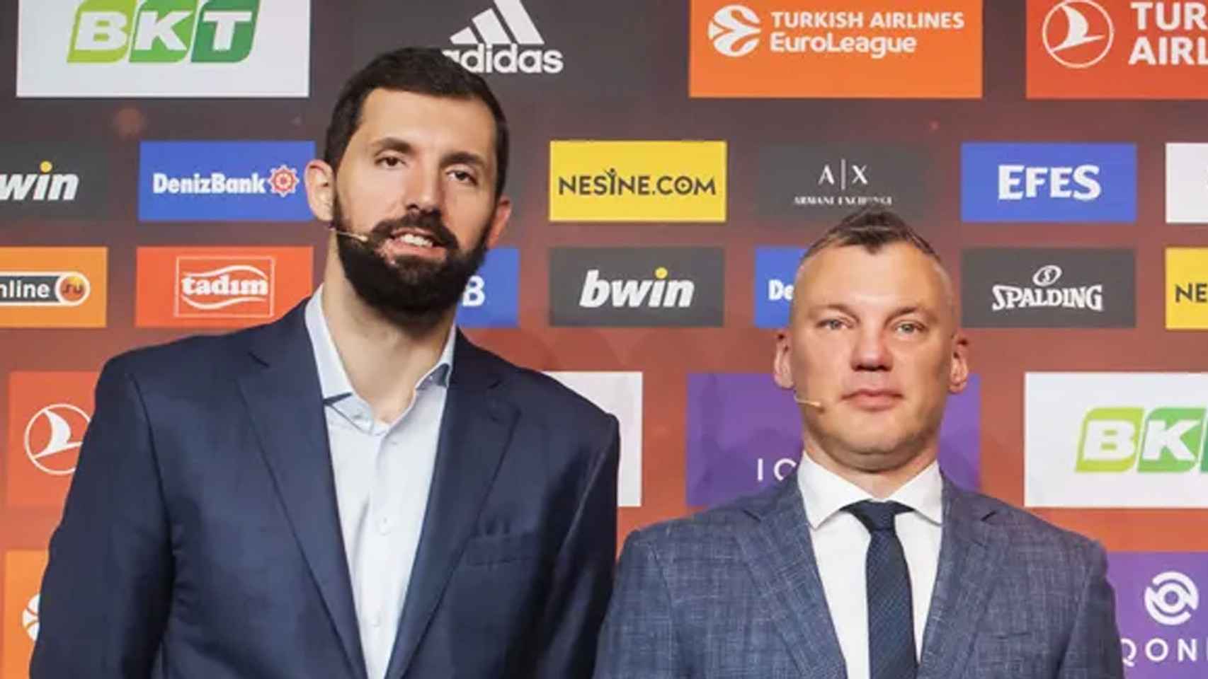 Nikola Mirotic y Sarunas Jasikevicius, en un acto del Barça de basket